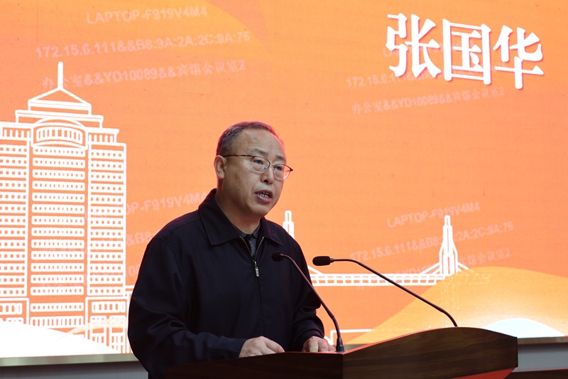 张国华向顺利入学的各位学员表示欢迎和祝贺
