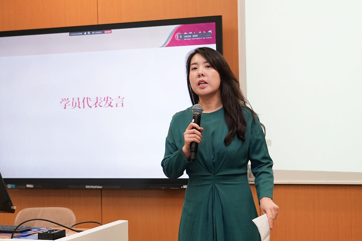 学员代表刘佳发言
